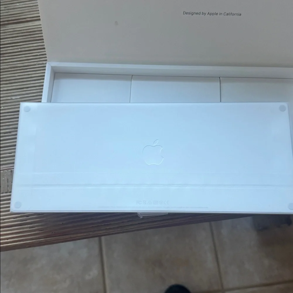 Apple magic keyboard NWOT